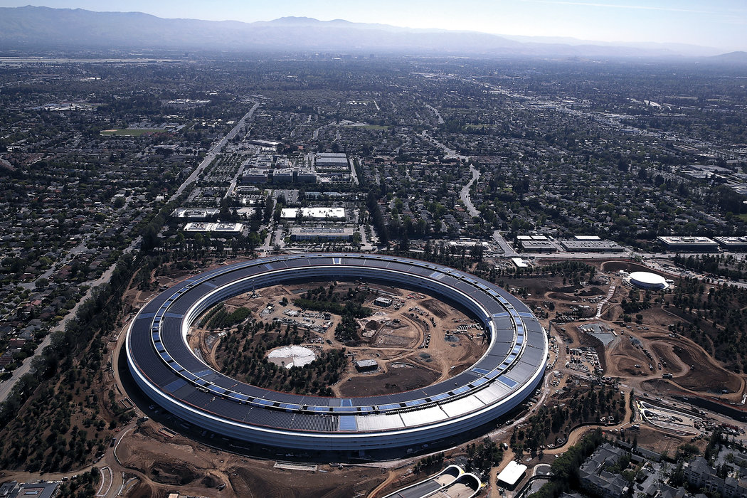 “反社会”的奥特曼们与中美AI的东西分野 | 地缘科技「平」论 x 黄平