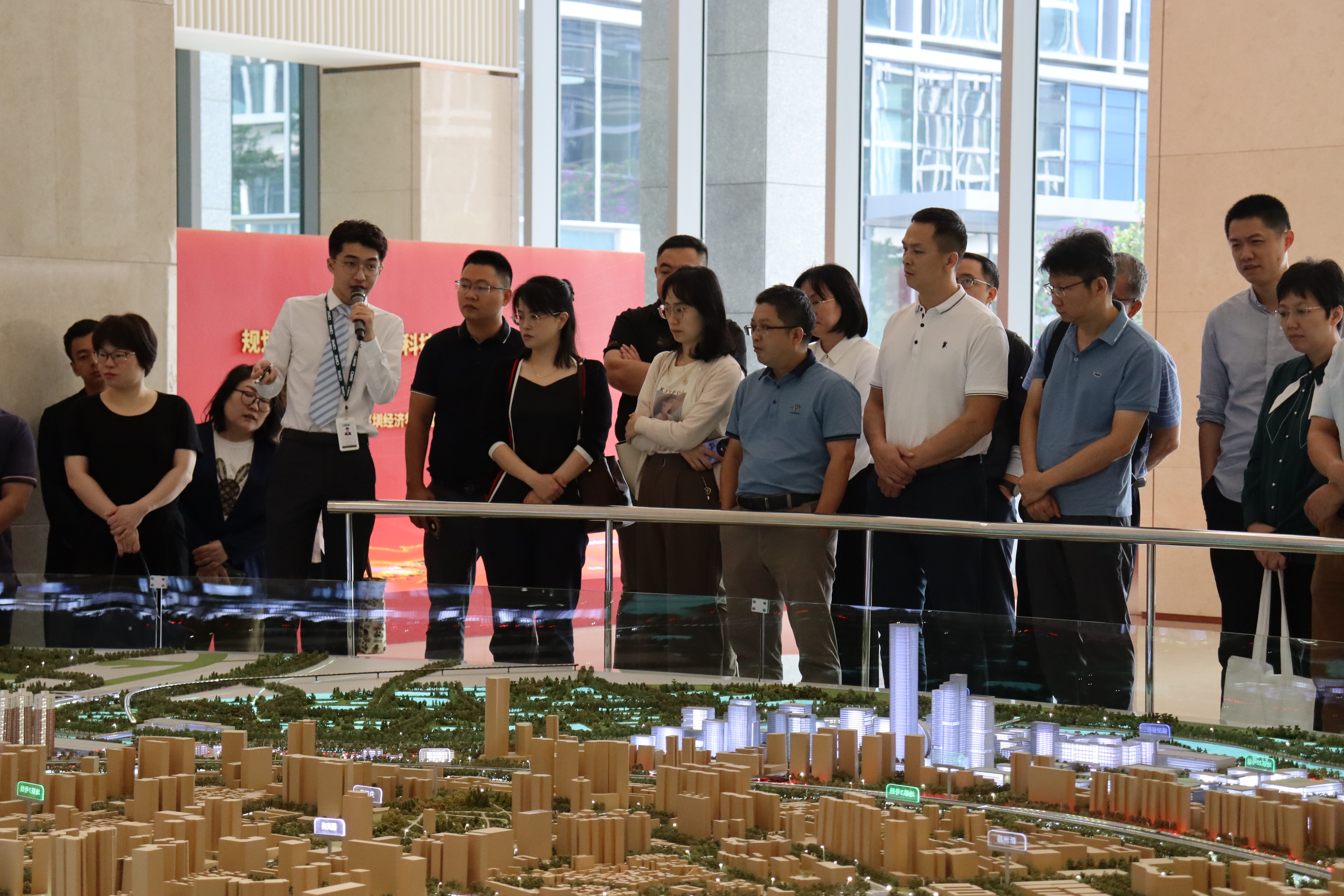 学员参访香港中文大学（深圳）福田生物医药创新研发中心
