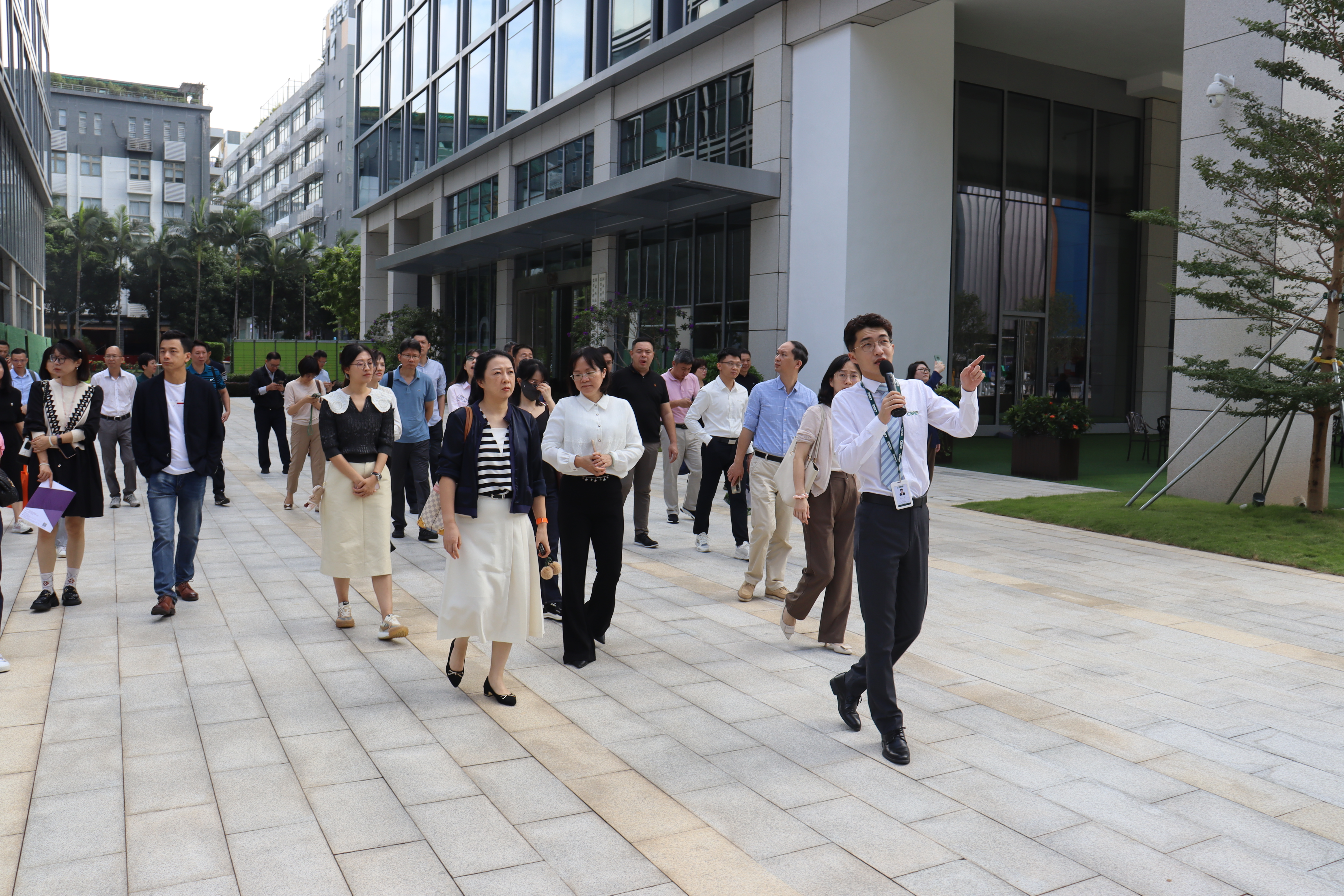 学员参访香港中文大学（深圳）福田生物医药创新研发中心