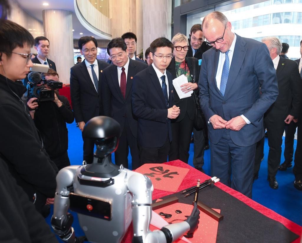 图解｜与中国“脱钩”是错误！解析默茨访华背后的“双轨战略”