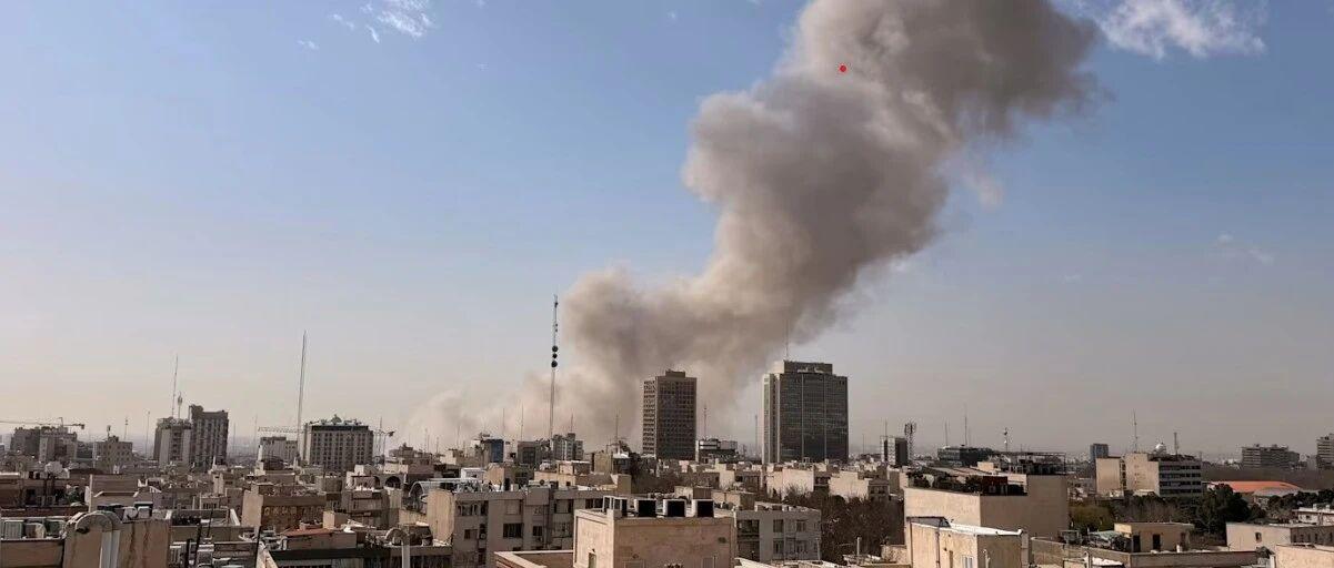 美以对伊朗发动大规模空袭，引发跨区域反击行动 | 全球地缘政经动态（2026年第4期）